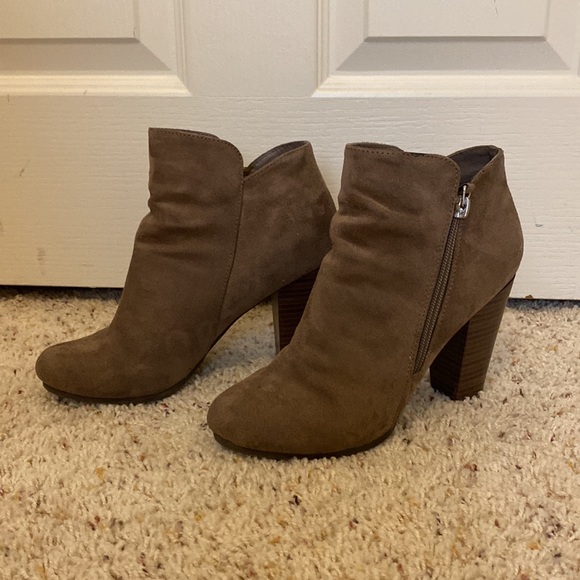 Taupe ankle booties - Picture 2 of 4